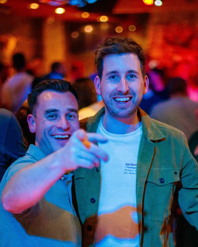 Drink gezellig een borrel op ons terras en voor je het weet sta je te dansen alsof morgen niet bestaat. 😉🍻🕺